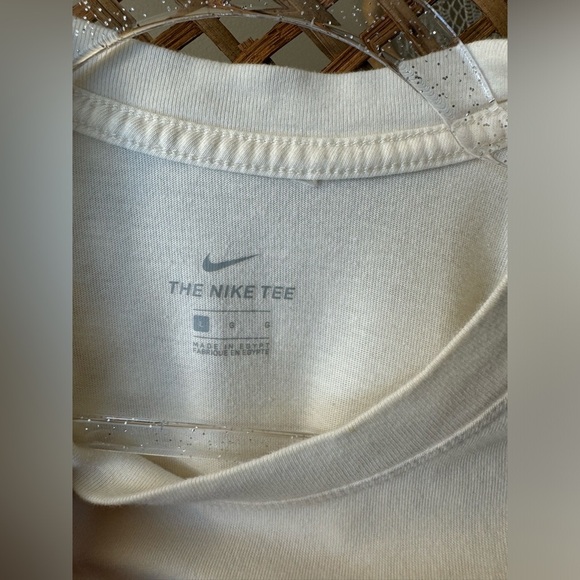 Women’s NIKE Pink T-shirt super cute - Picture 3 of 7